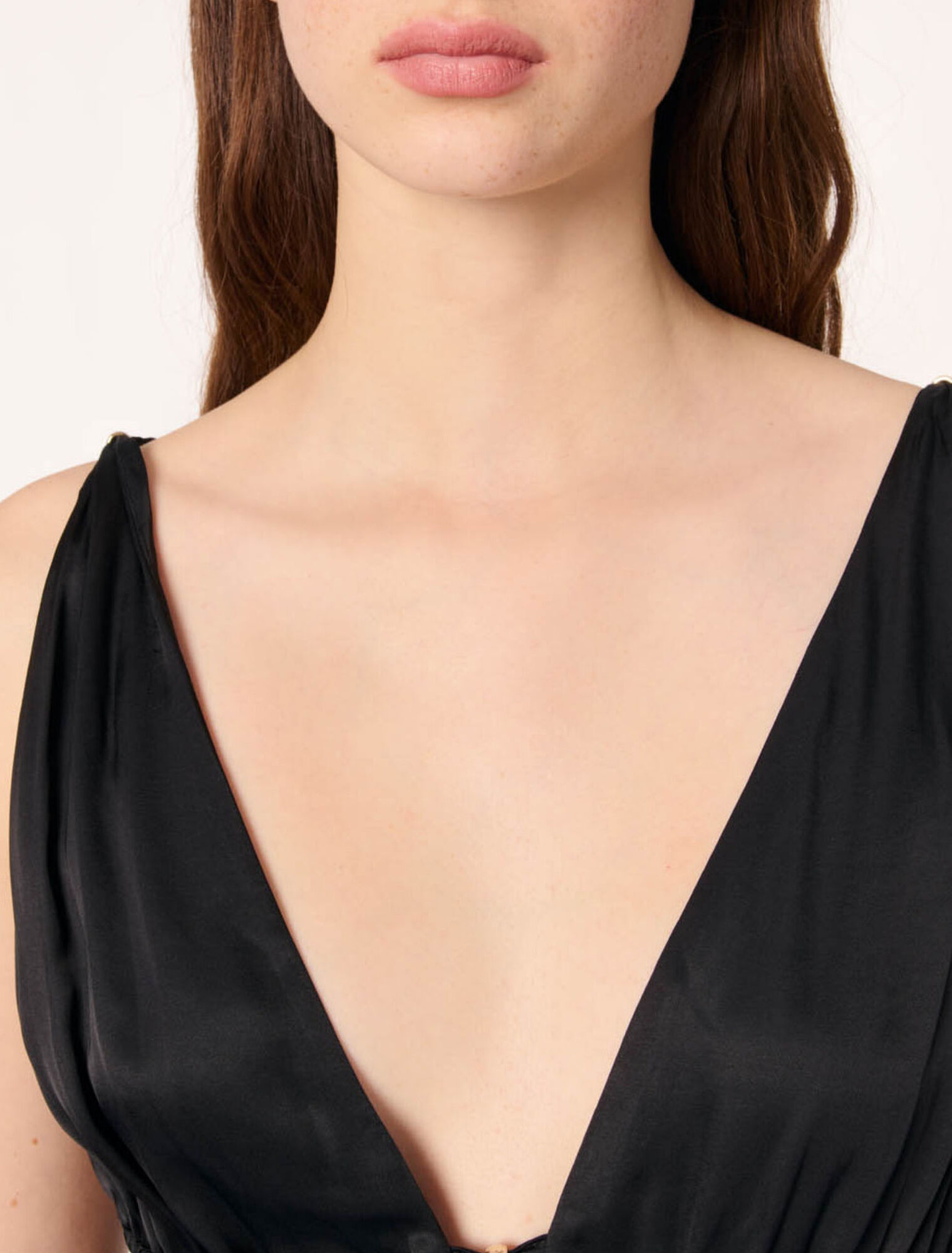 Vestido satinado calado