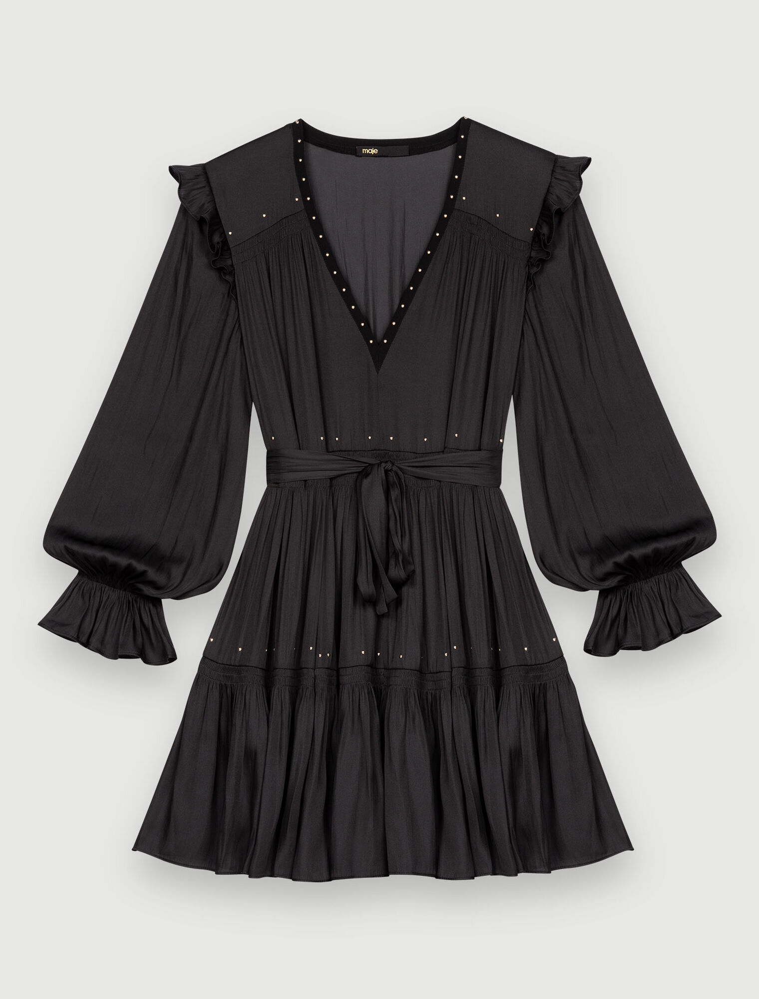 Vestido negro satén fluido tachuelas