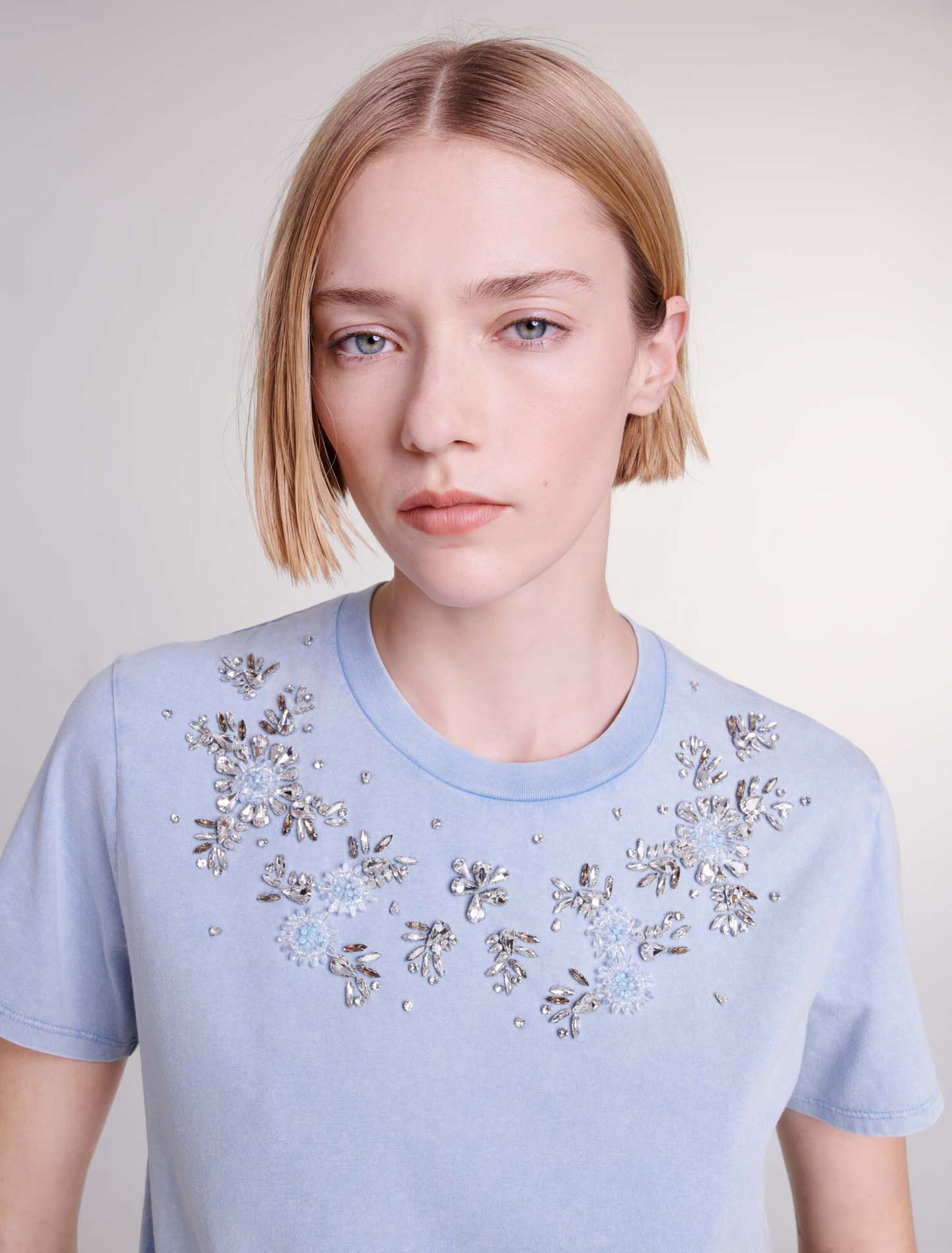 Camiseta decorada con brillantes
