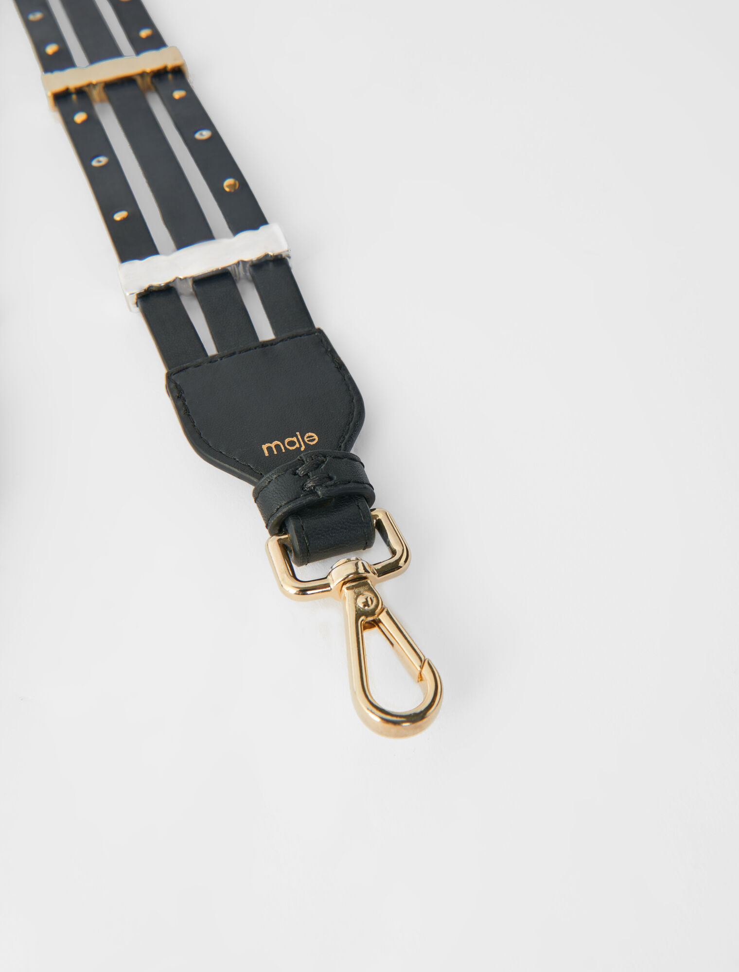 Bandolera de piel negra con tachuelas
