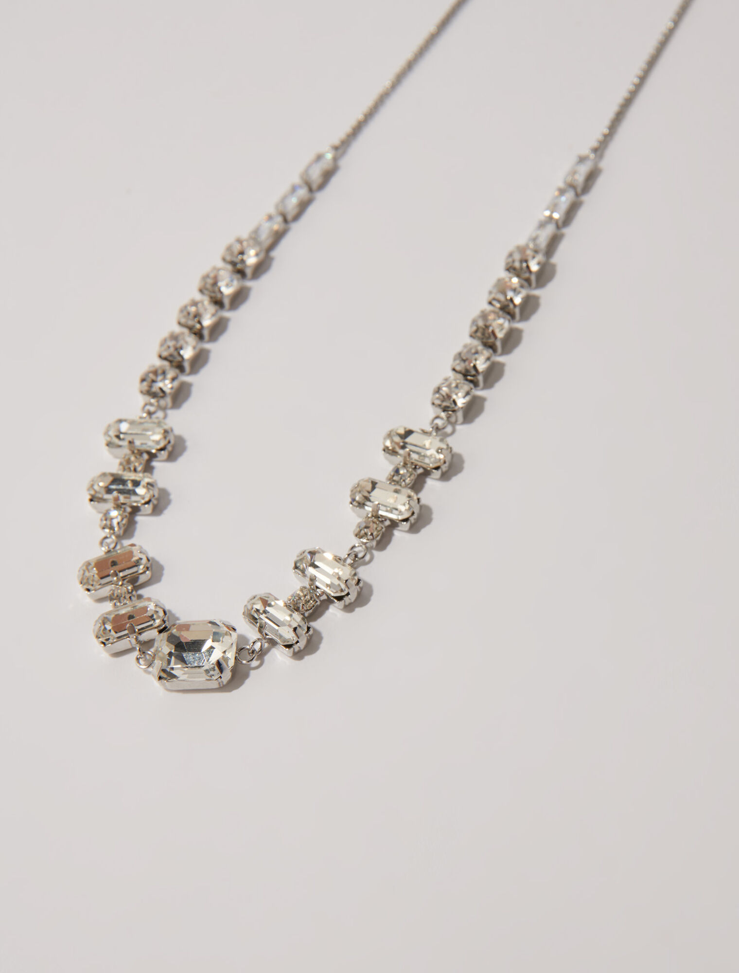 Collar gargantilla de strass plateado