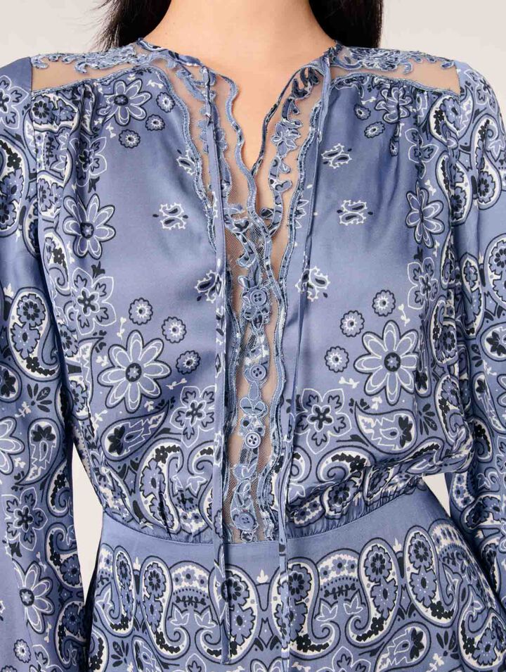 Vestido corto fluido con estampado