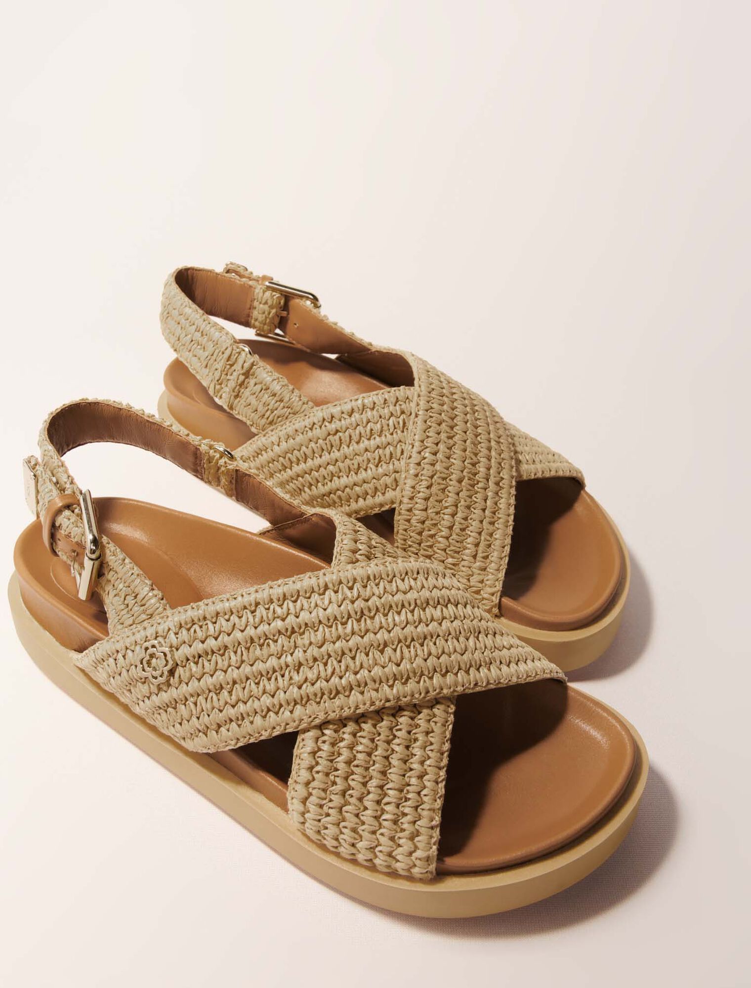 Sandalias planas efecto rafia