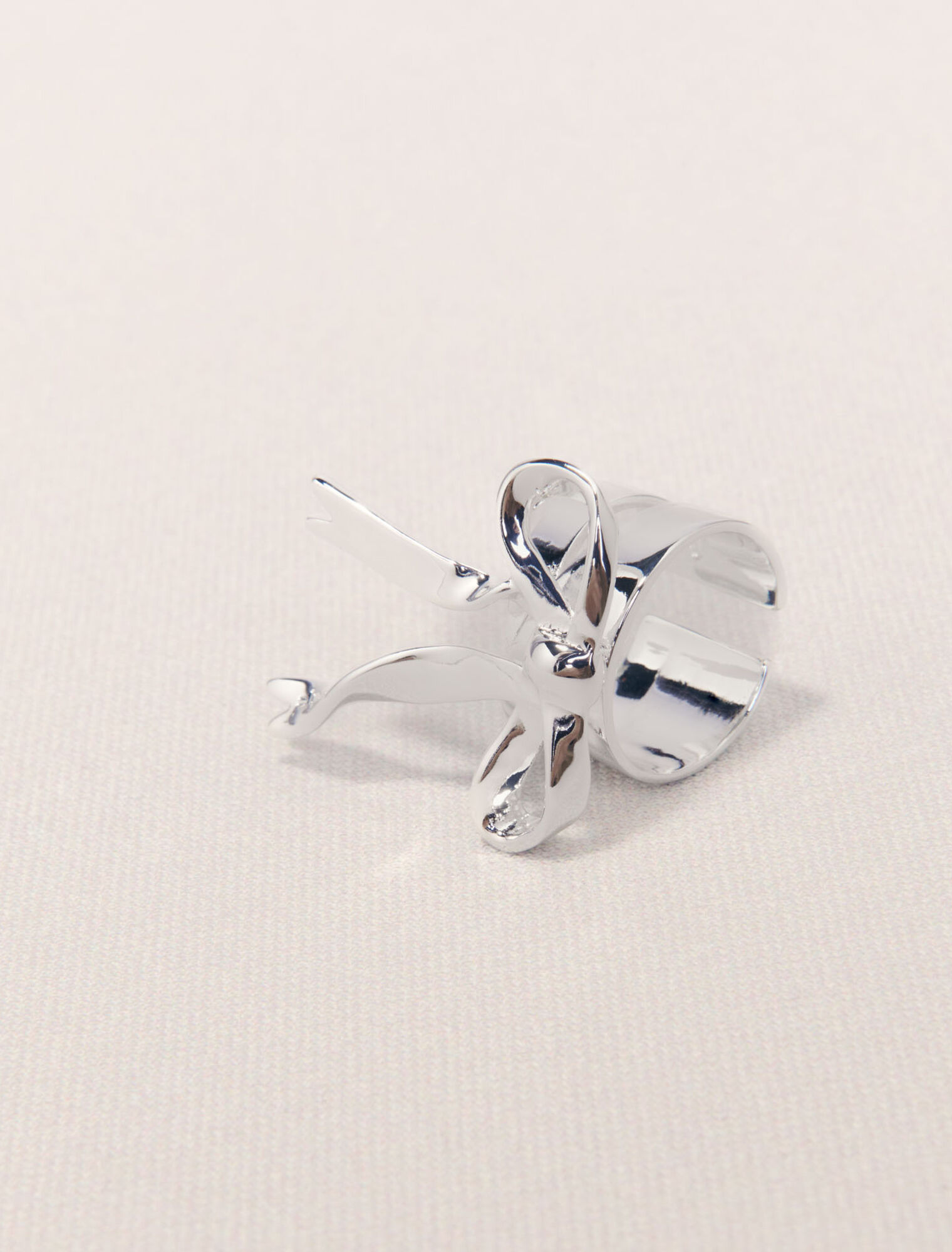 Anillo abierto nudo plateado