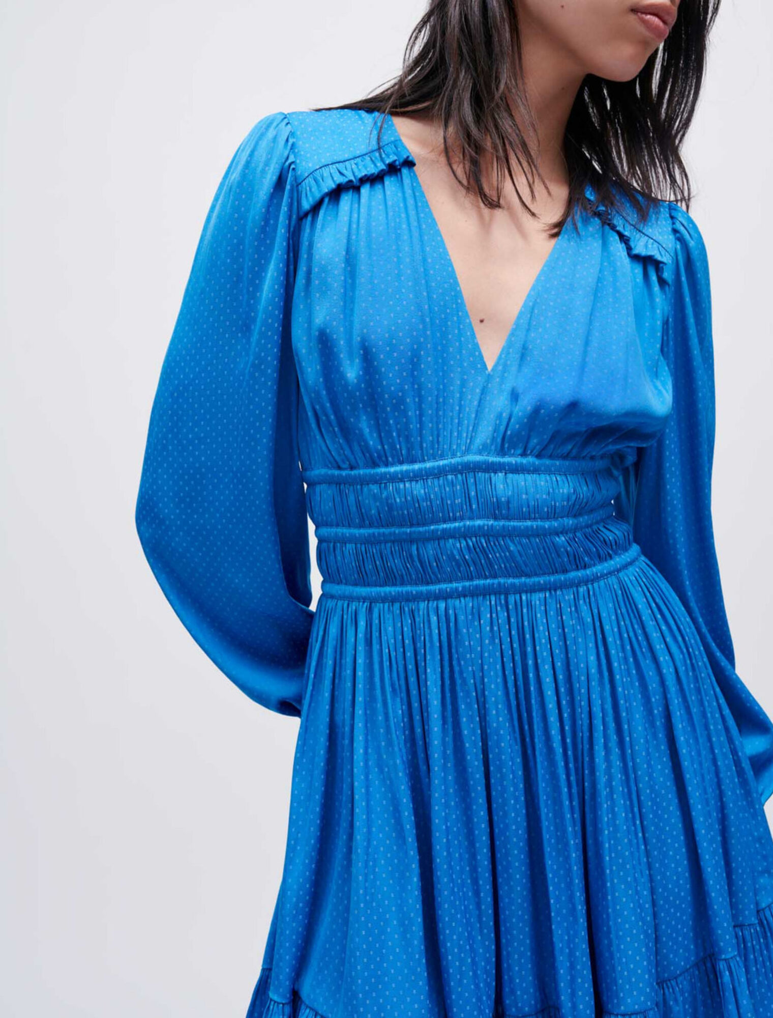 Vestido de raso con volantes