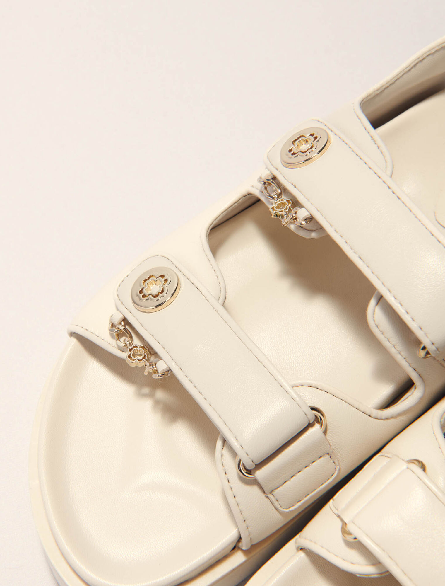 Sandalias de piel planas