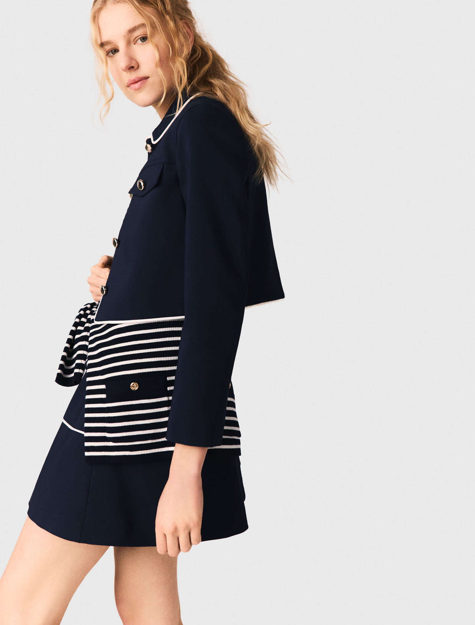 Chaqueta corta con ribete contraste