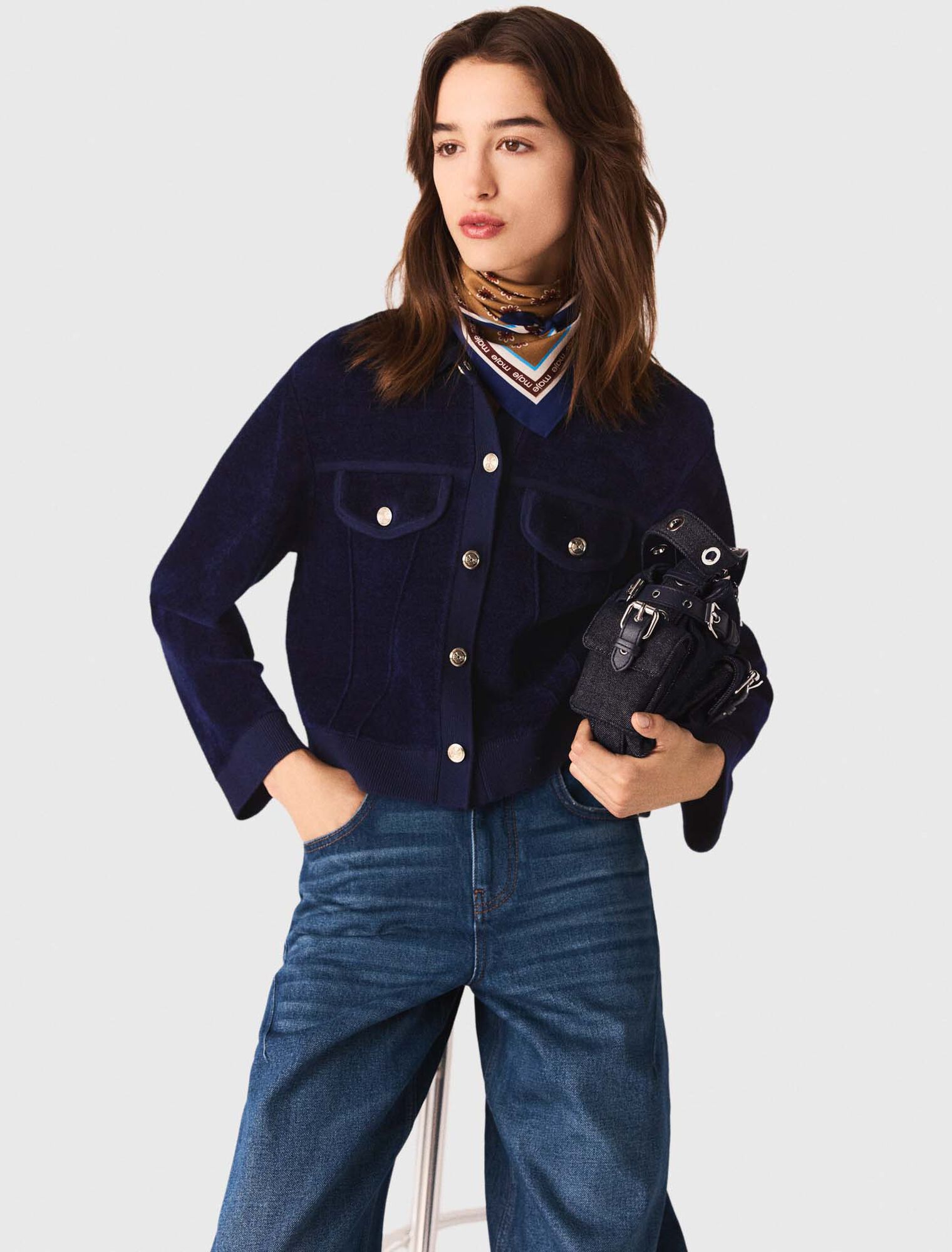 Chaqueta corta de terciopelo