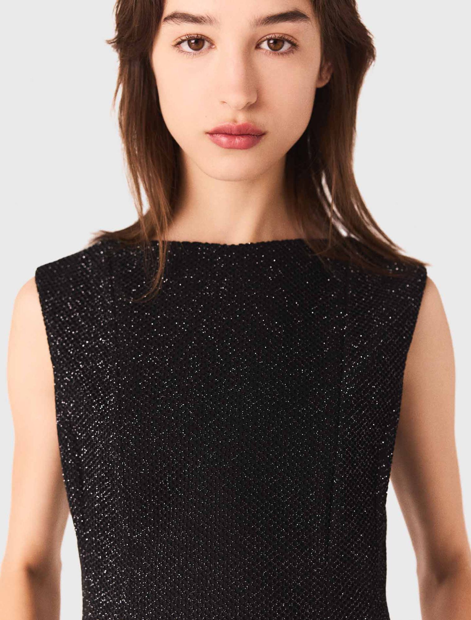 Vestido corto acampanado con strass