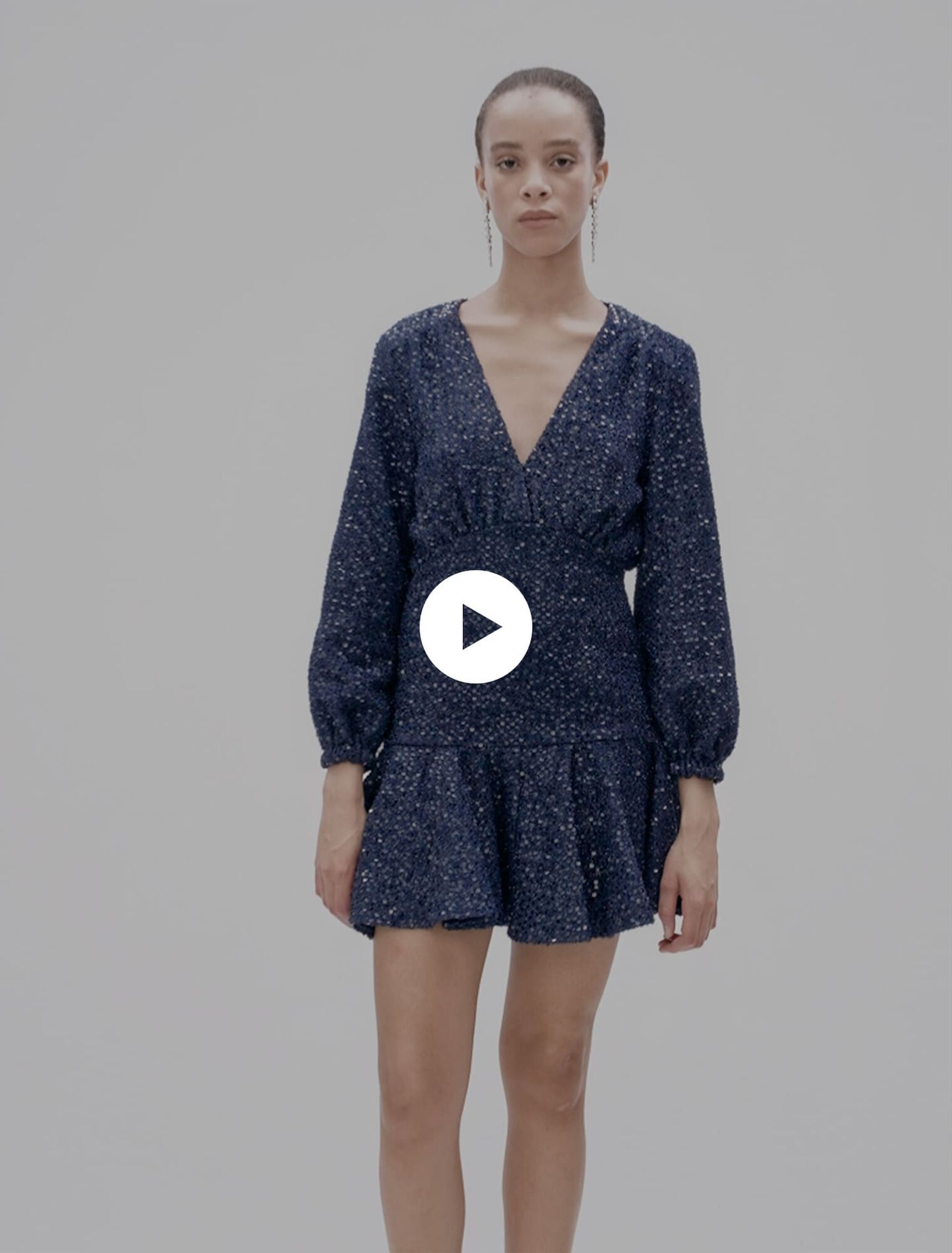 Vestido corto con lentejuelas