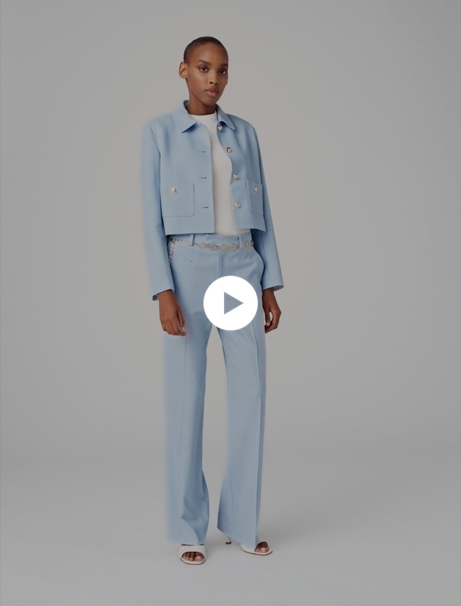 Chaqueta corta botonadura simple