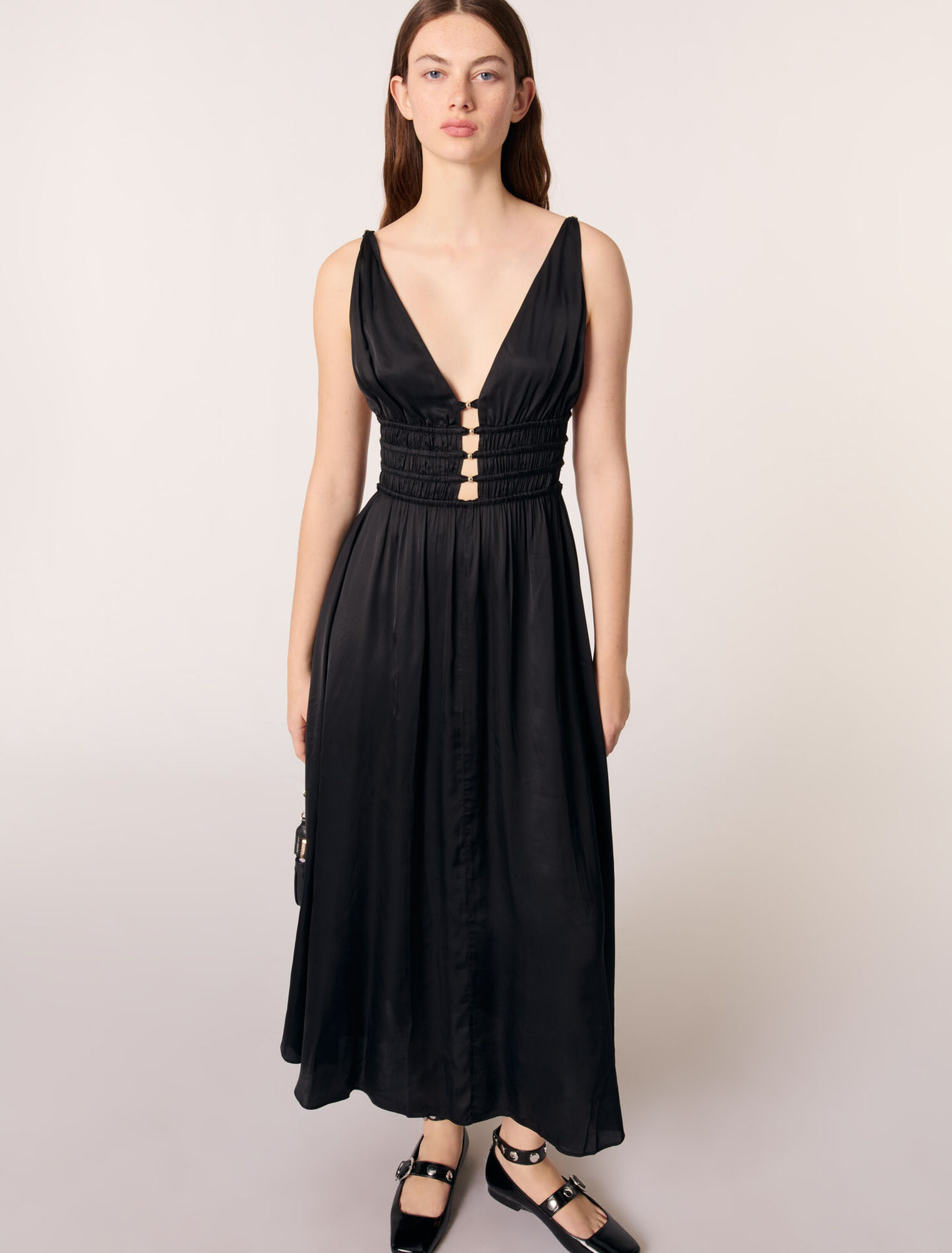 Vestido satinado calado
