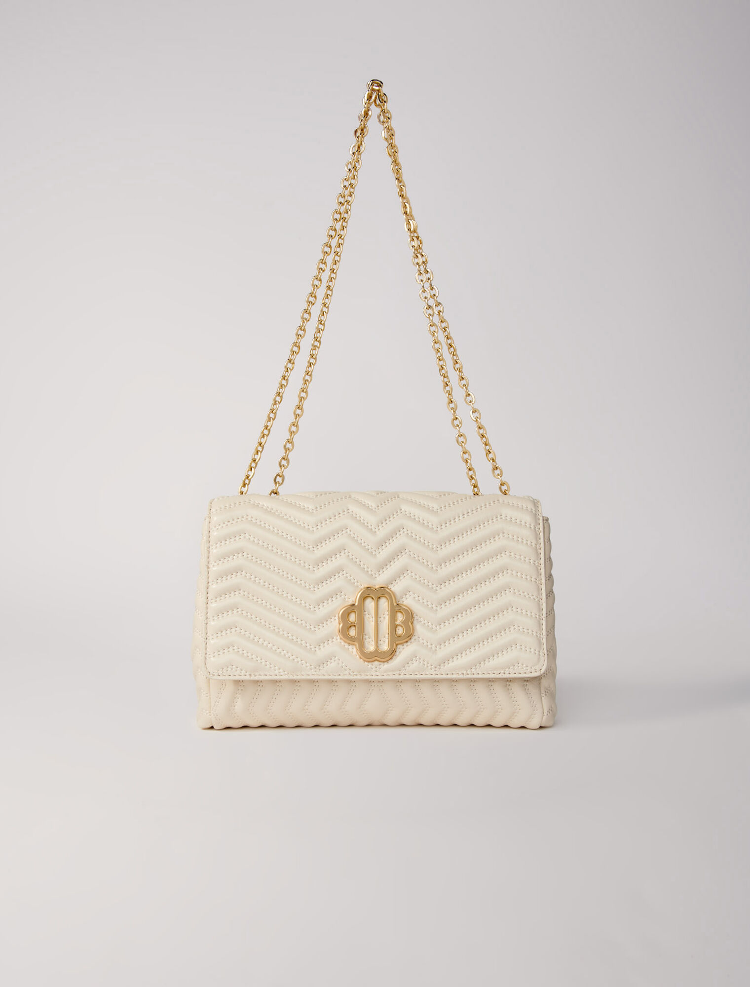 Bolso de piel con cadena