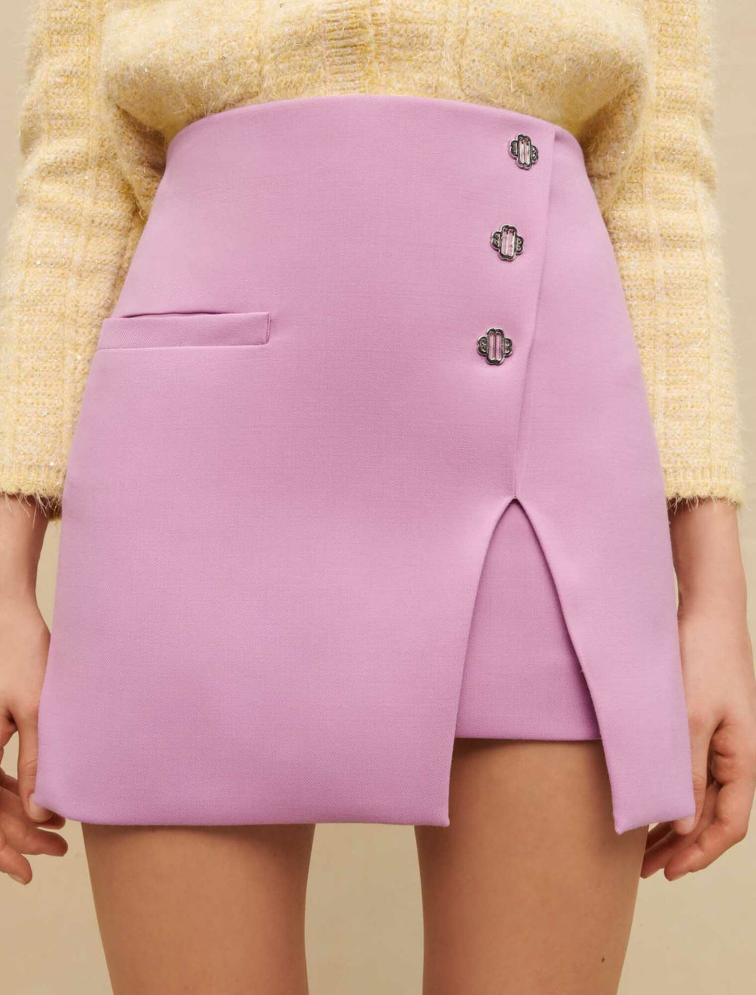 Falda corta con botones