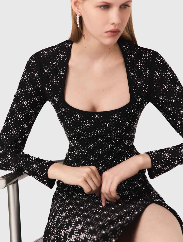 Vestido largo con perlas y strass