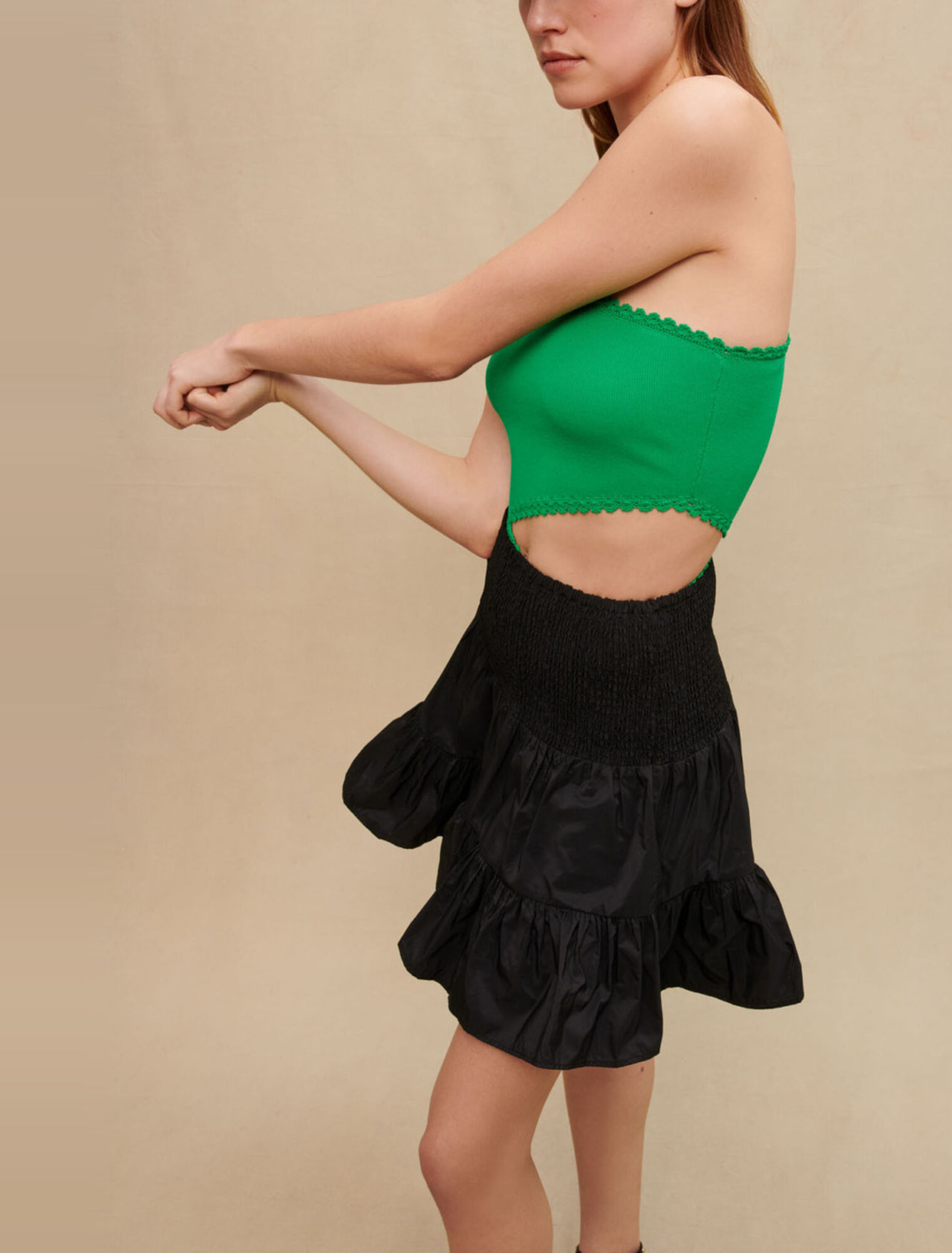 Falda corta con frunces y volantes