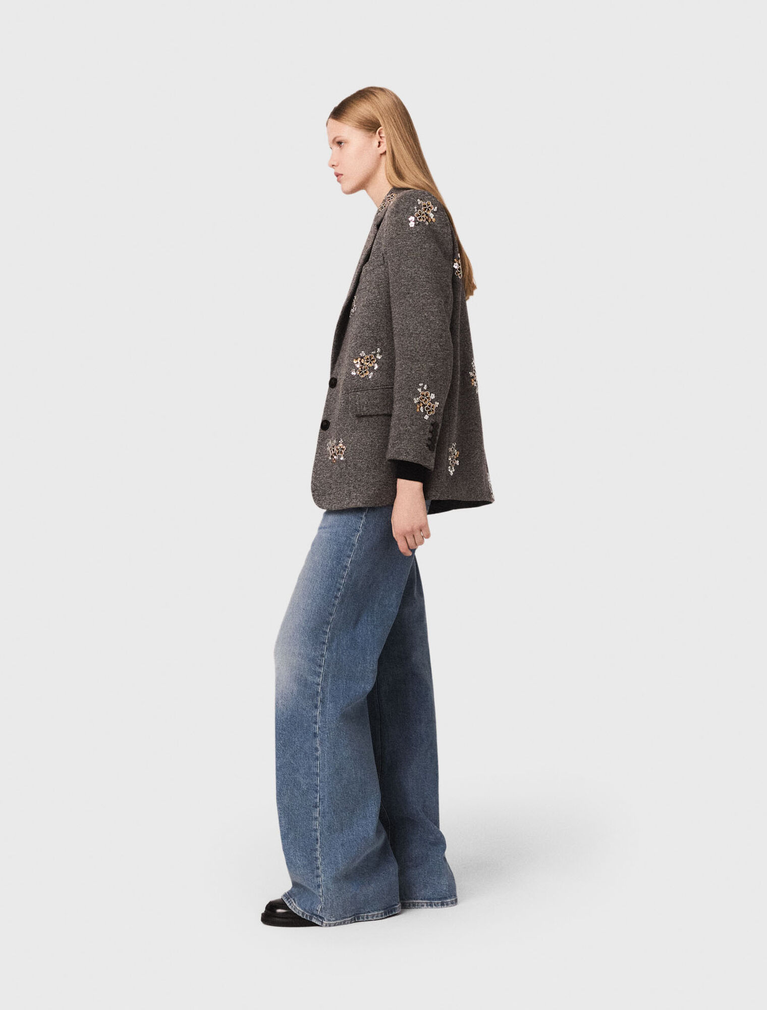 Chaqueta de lana con flores bordadas
