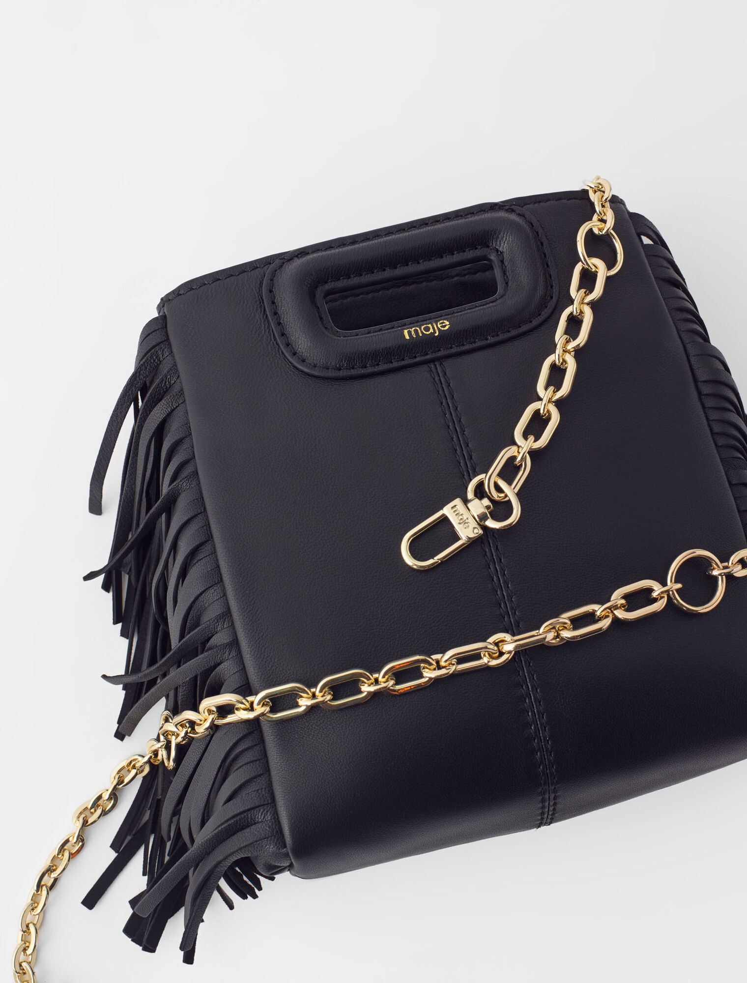 Bolso de piel con cadena