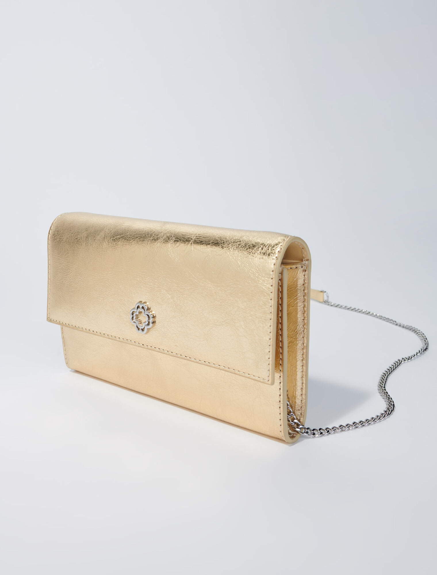 Cartera con cadena de piel
