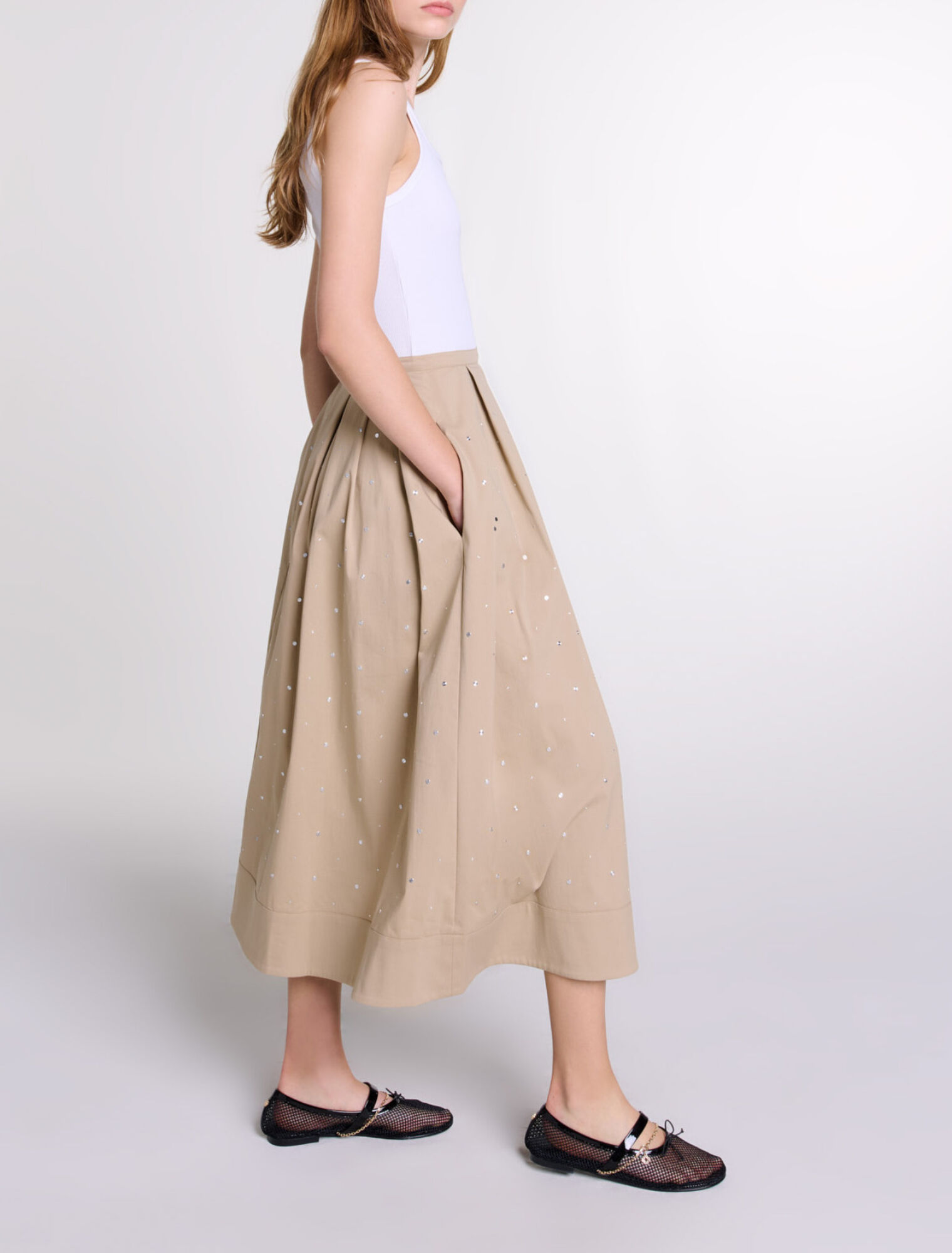 Falda larga de algod&oacute;n tachuelas