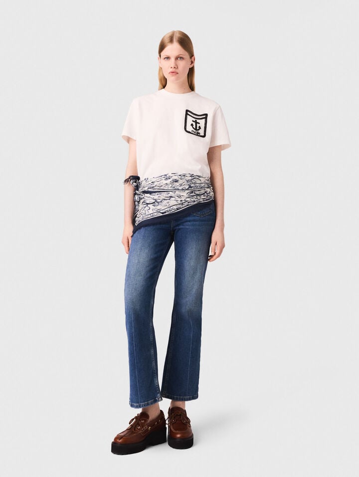 Camiseta con bolsillo bordado