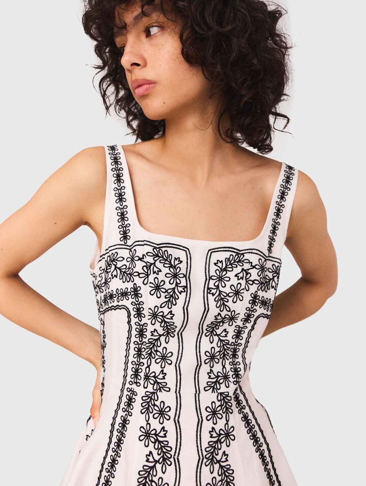 Vestido corto bordado con tirantes