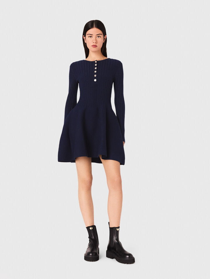 Vestido de punto con falda evasé