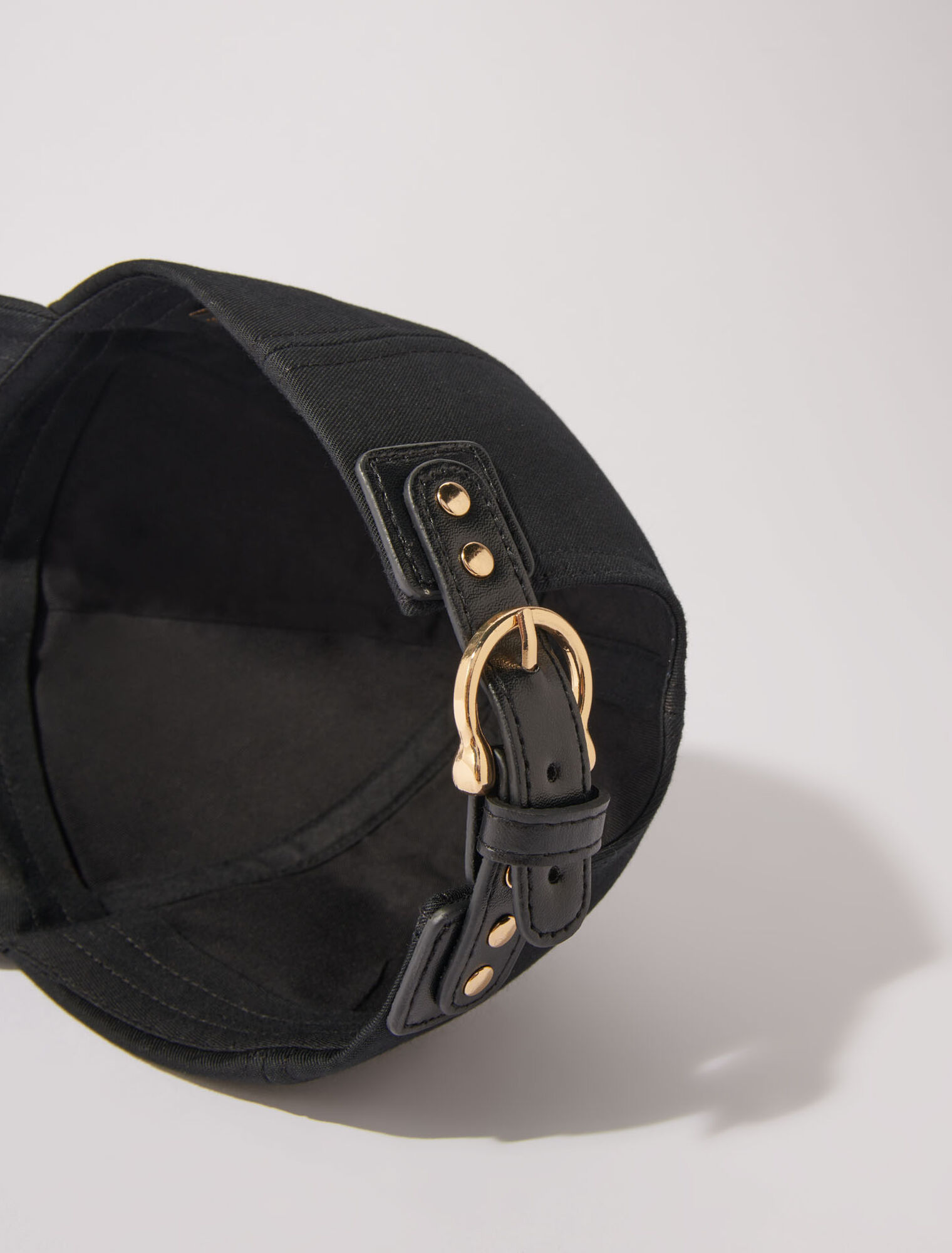 Gorra de algodón con hebilla dorada
