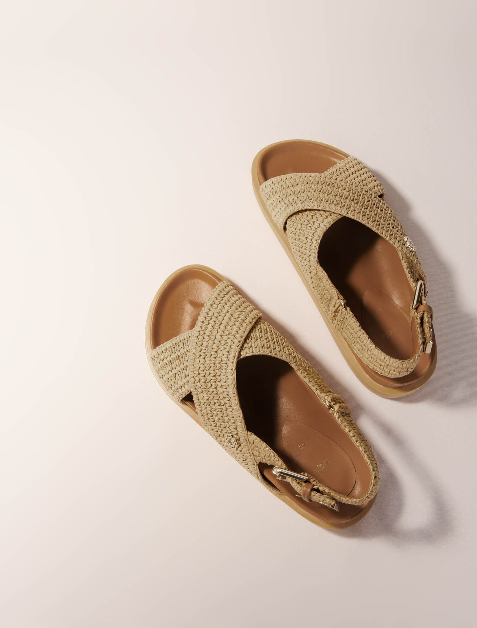 Sandalias planas efecto rafia