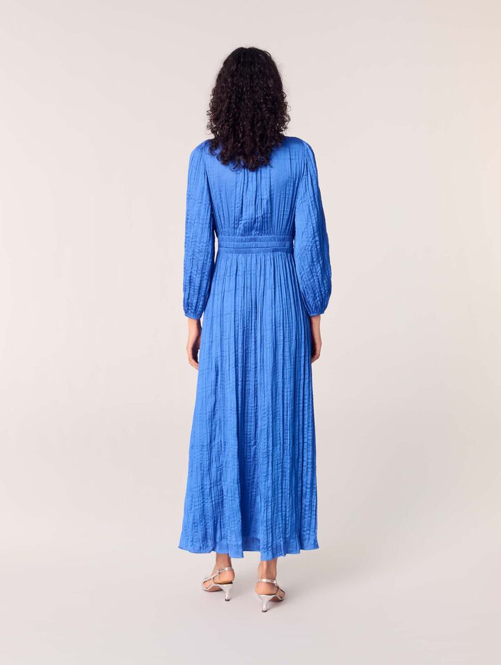Vestido largo satinado y plisado