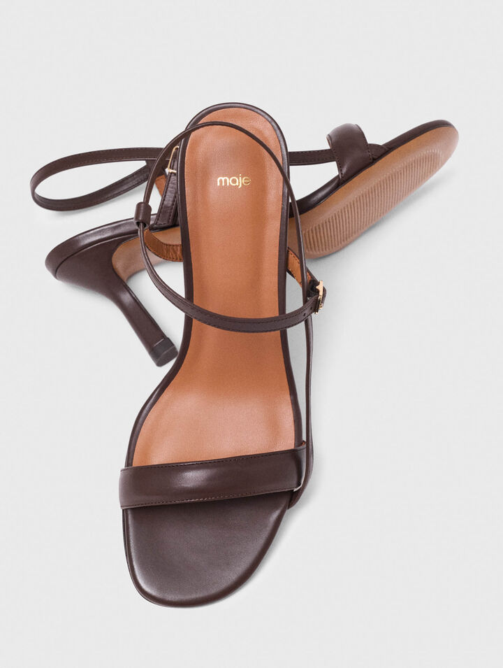 Sandalias de piel con tiras