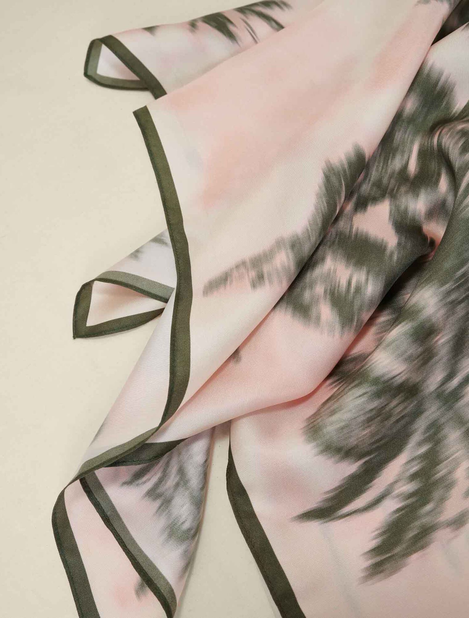 Bufanda con estampado de palmeras