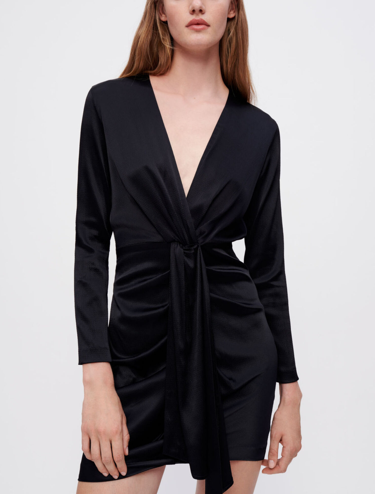 Vestido de raso con lazo delantero