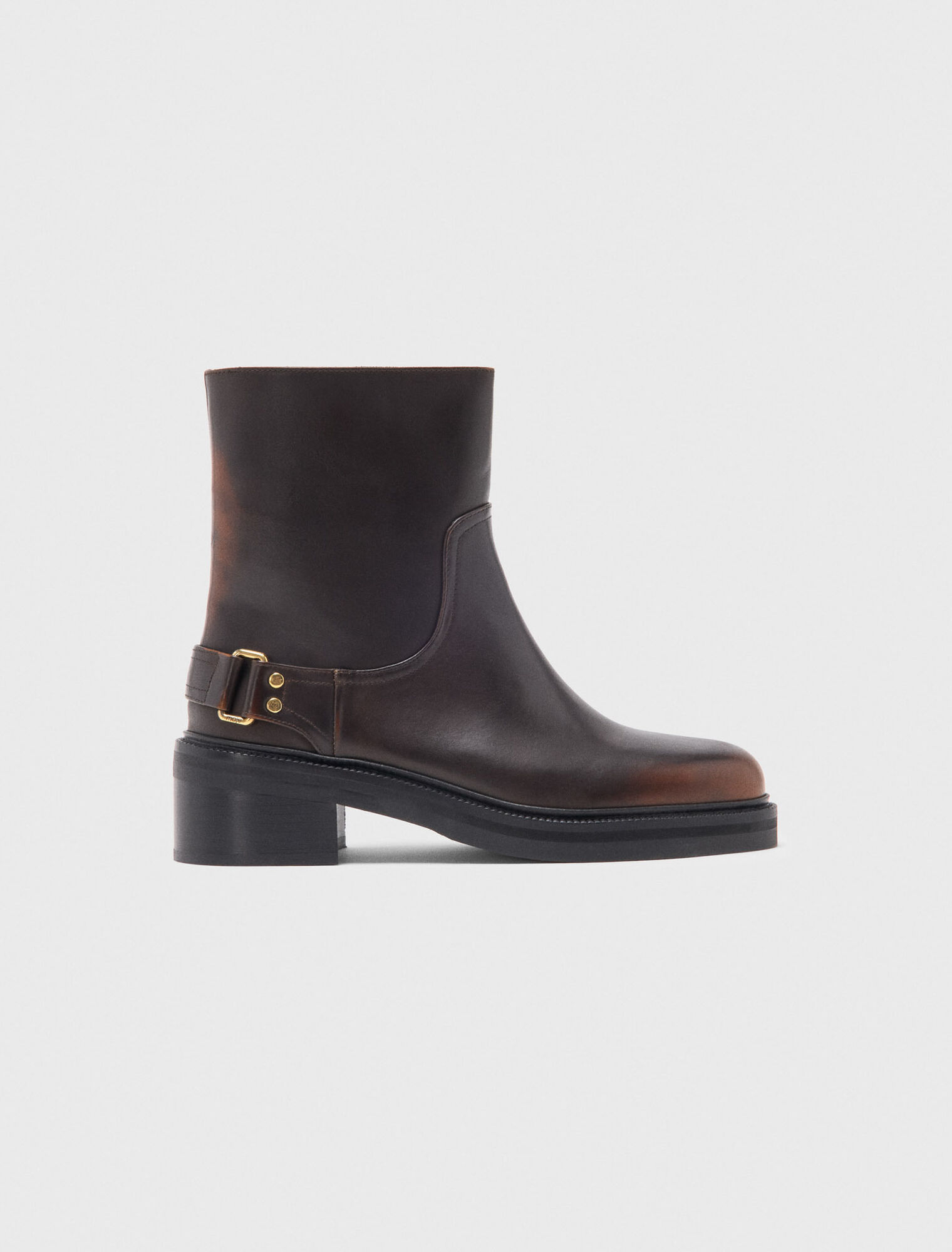 Botines planos de cuero
