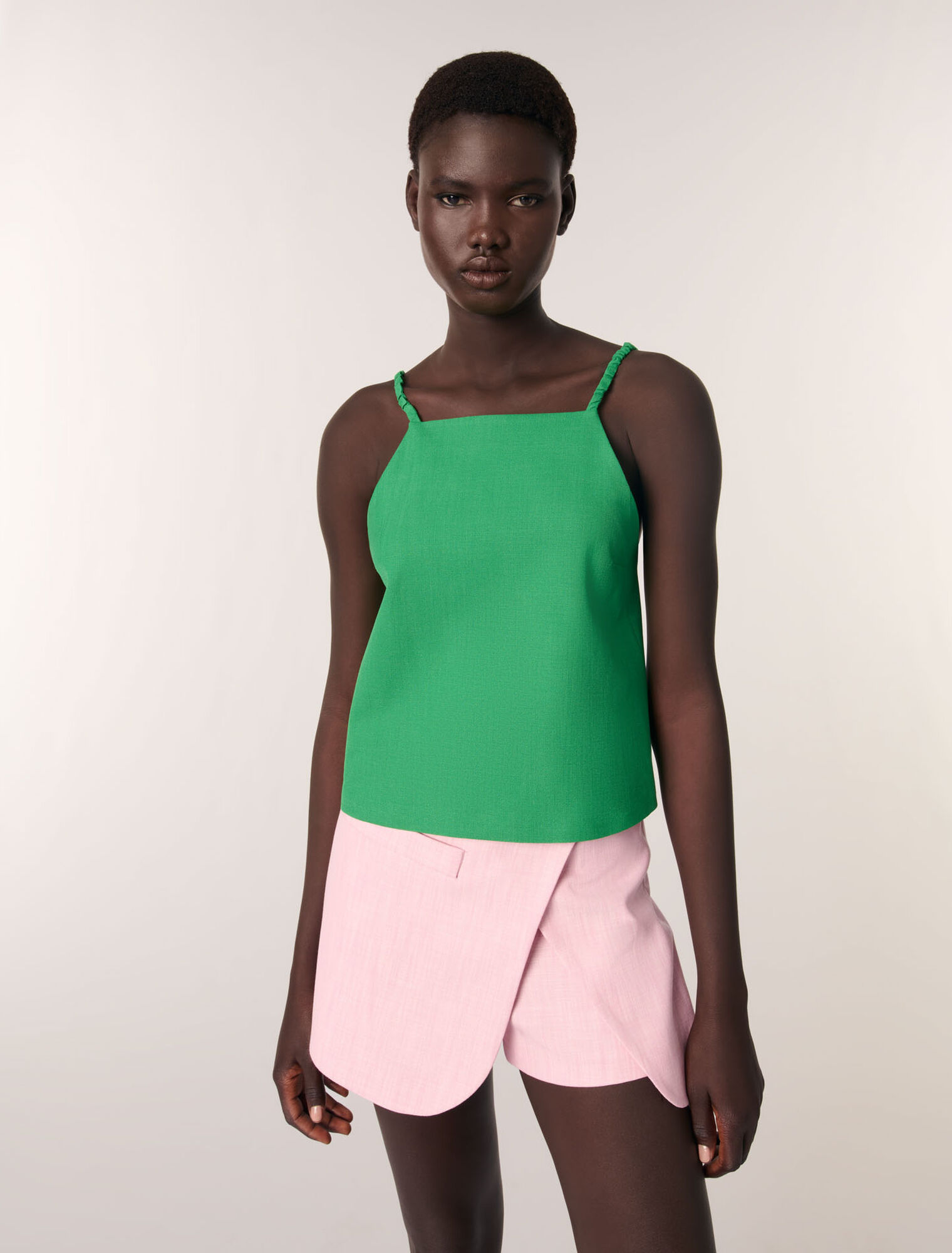 Pantalón corto de traje trampantojo