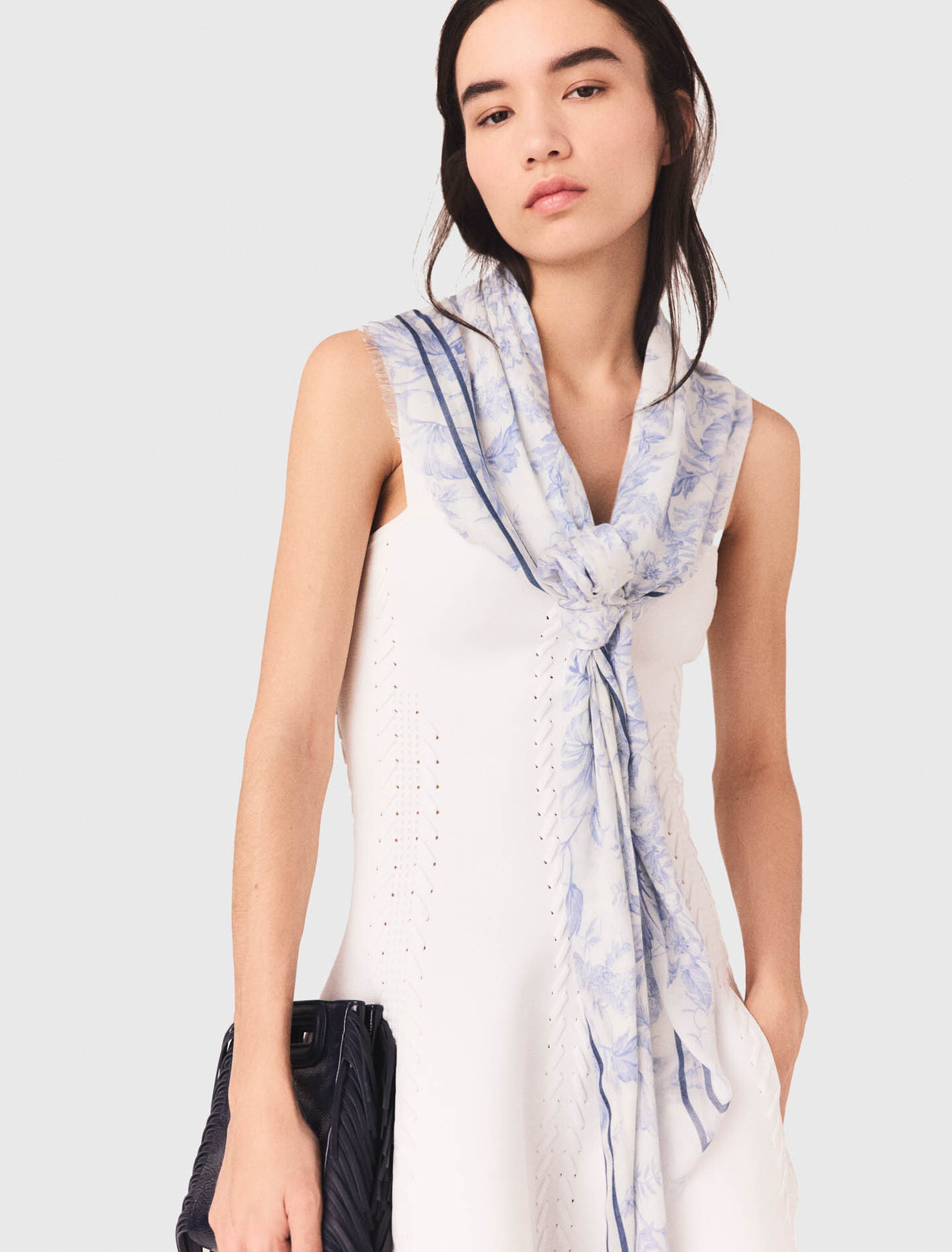 Chal de lana mixta estampado floral