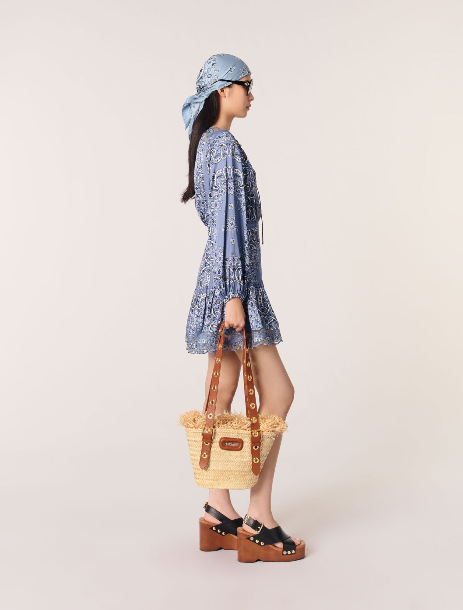 Vestido corto fluido con estampado