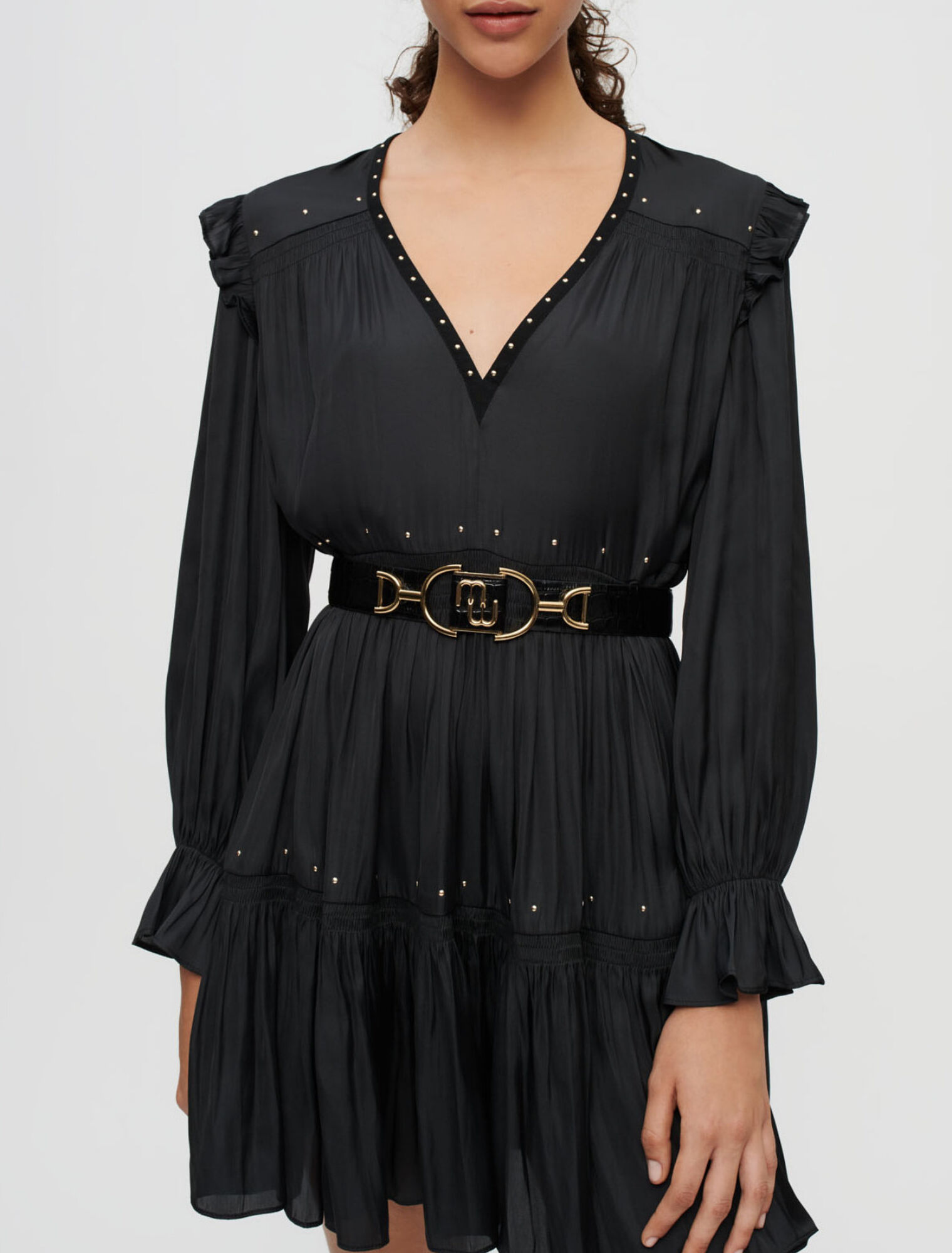 Vestido negro satén fluido tachuelas