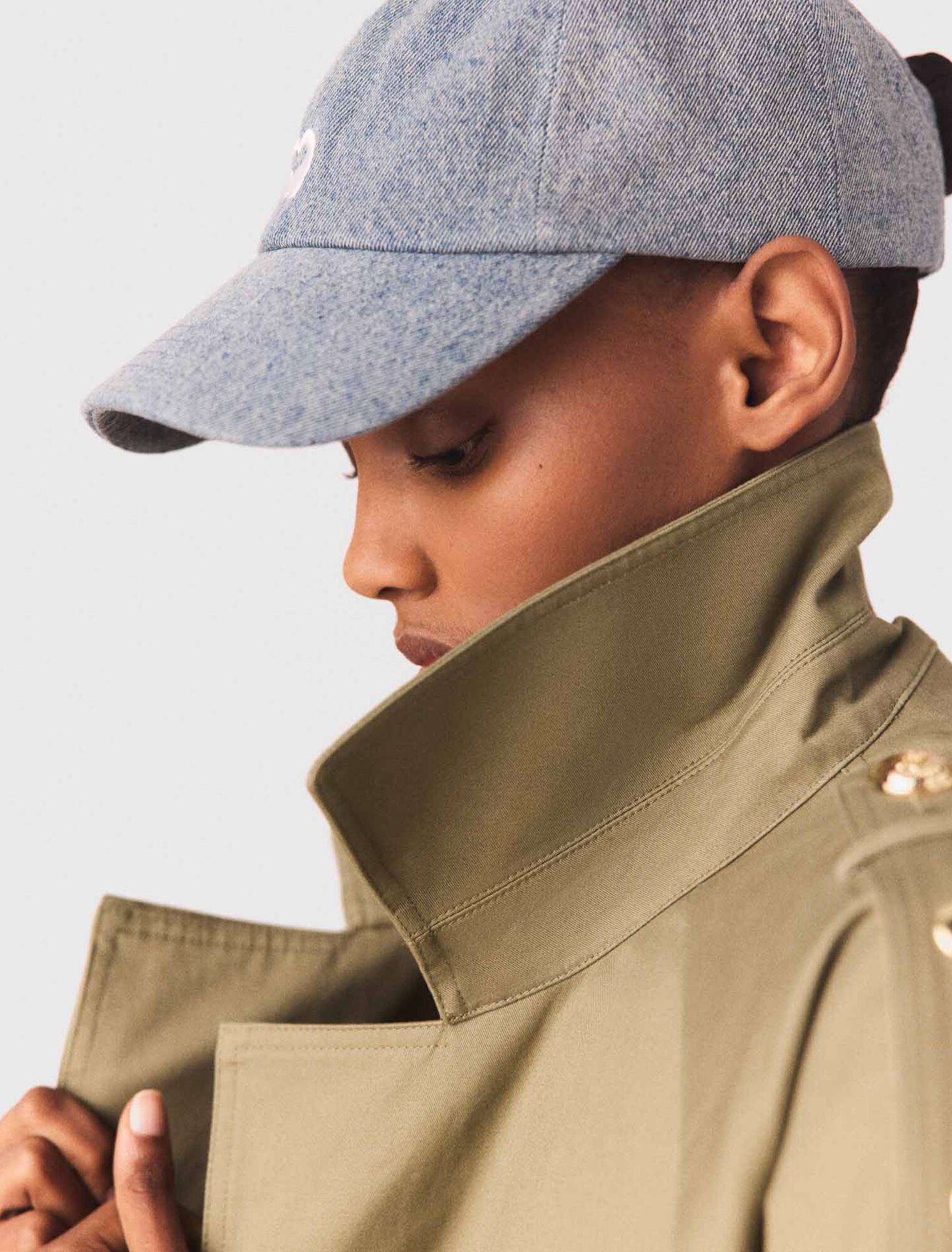 Trench clavos y cuello desmontable