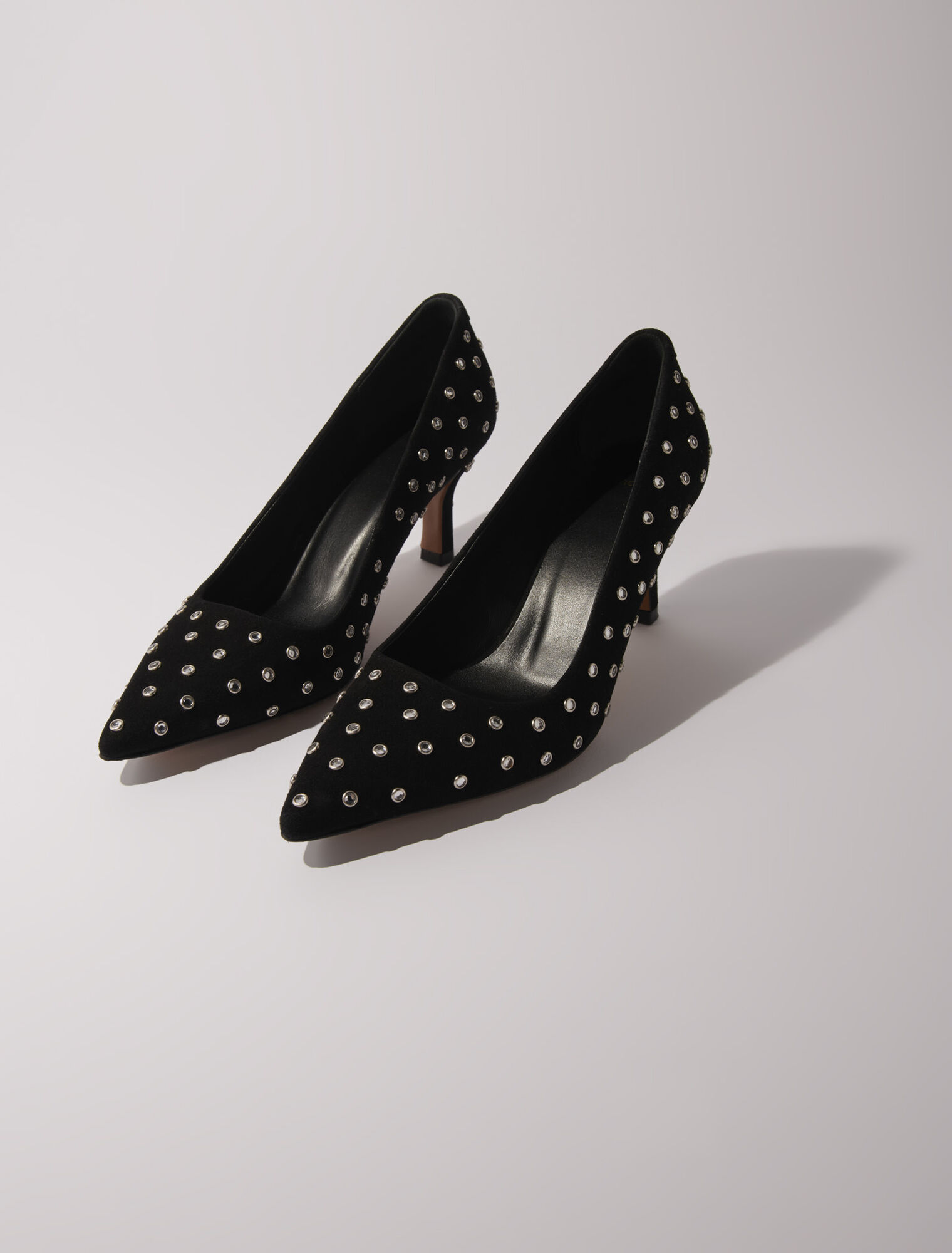 Tacones de punta fina con strass