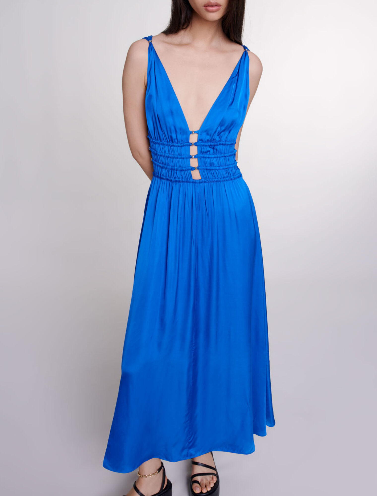 Vestido satinado calado