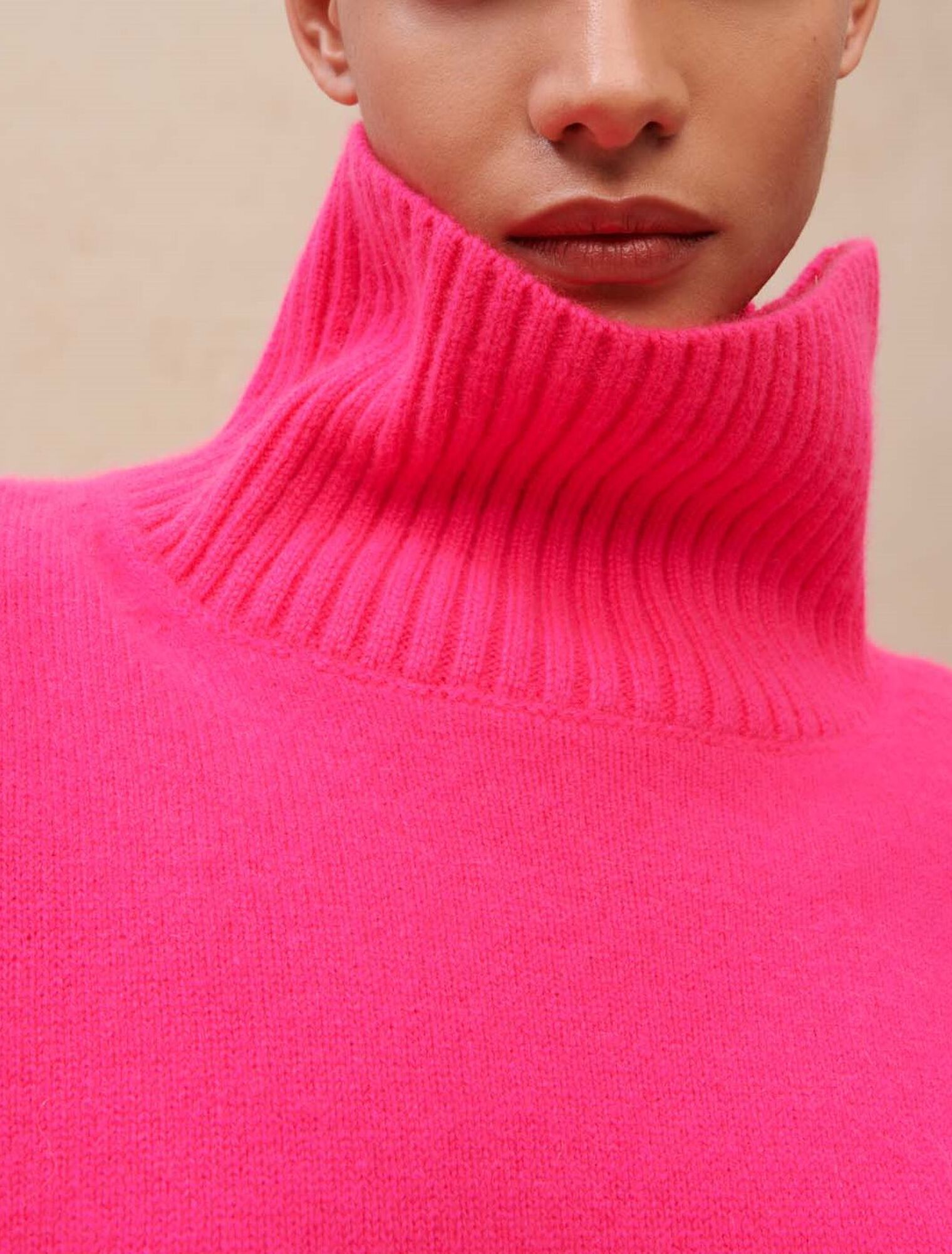 Jersey de cachemira con cuello alto