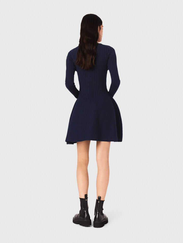 Vestido de punto con falda evasé