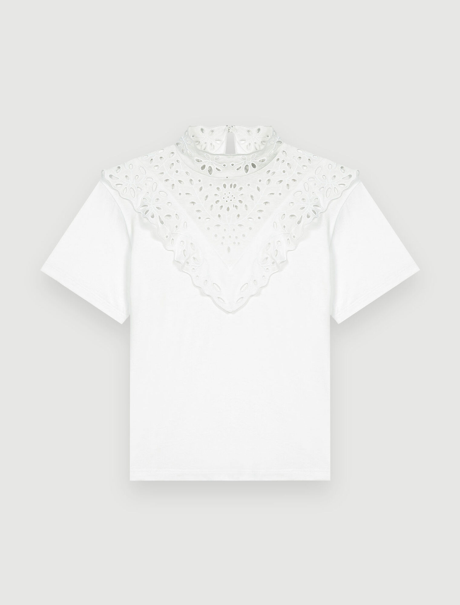 Camiseta con bordados y volantes