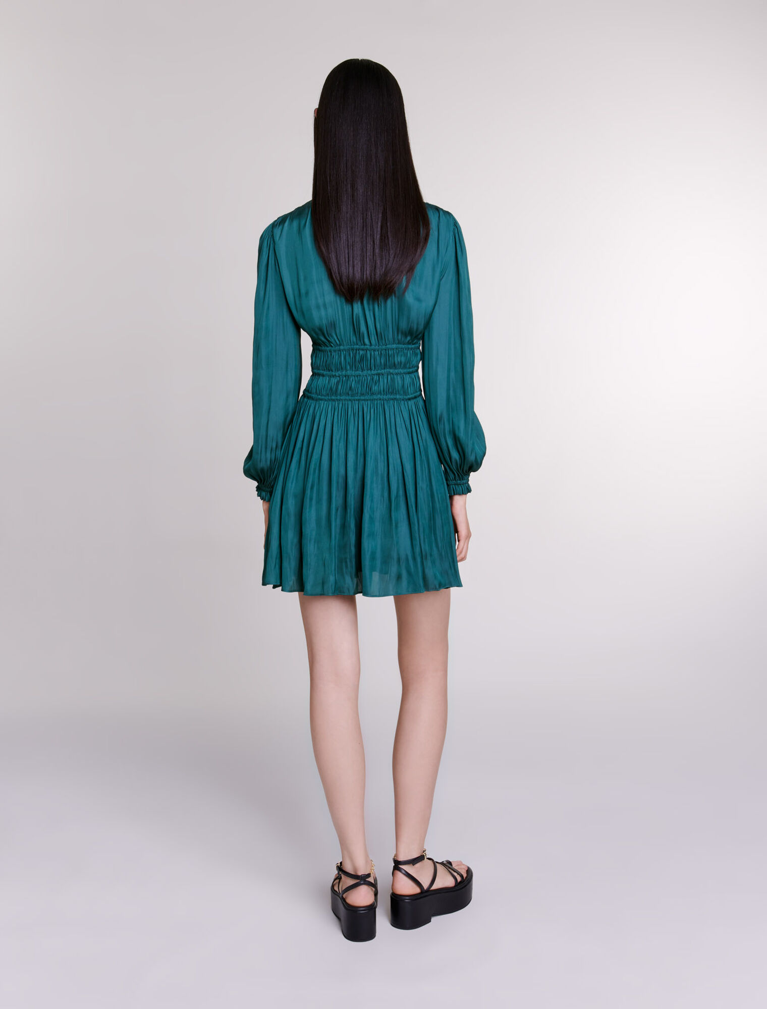 Vestido corto de raso