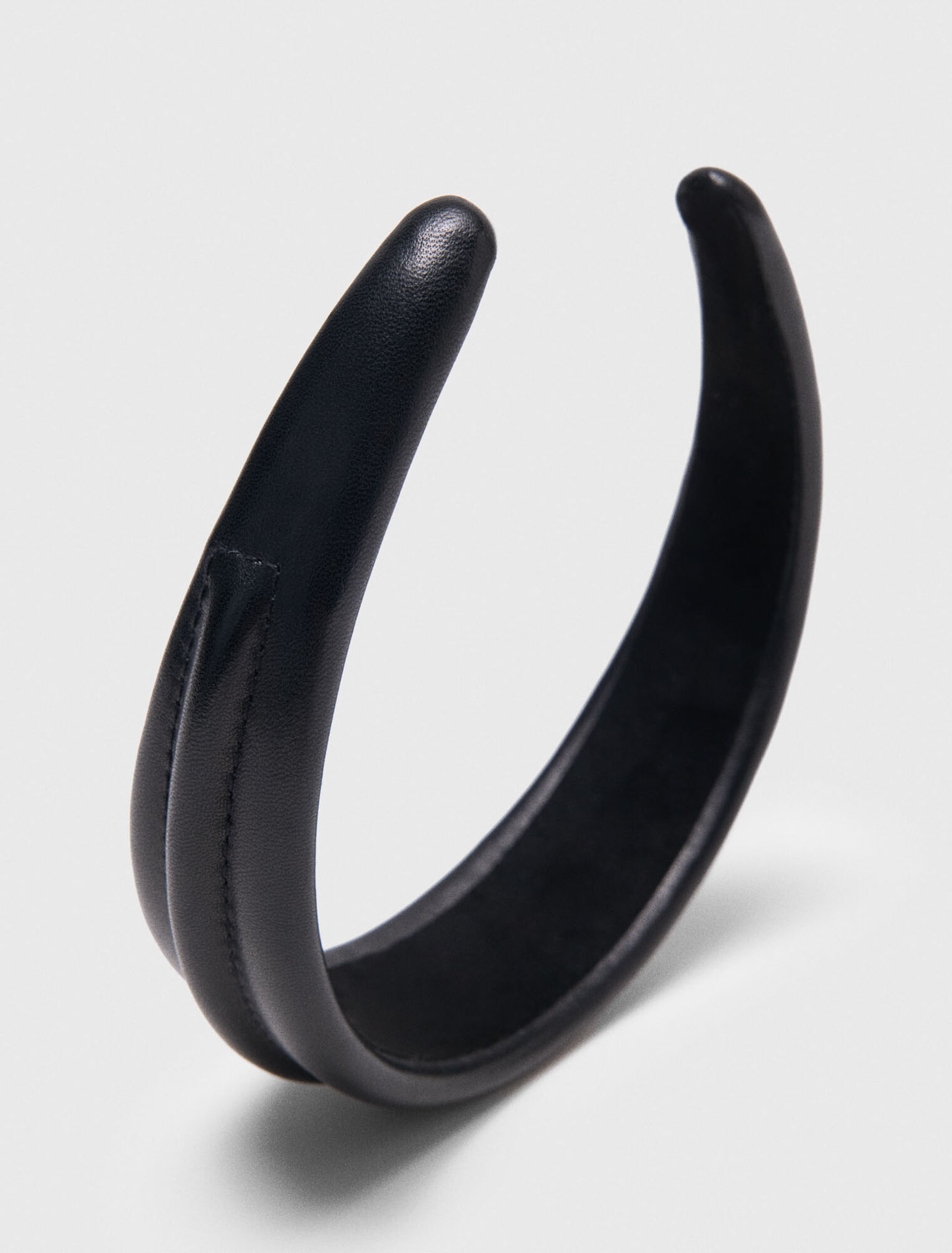 Diadema de cuero