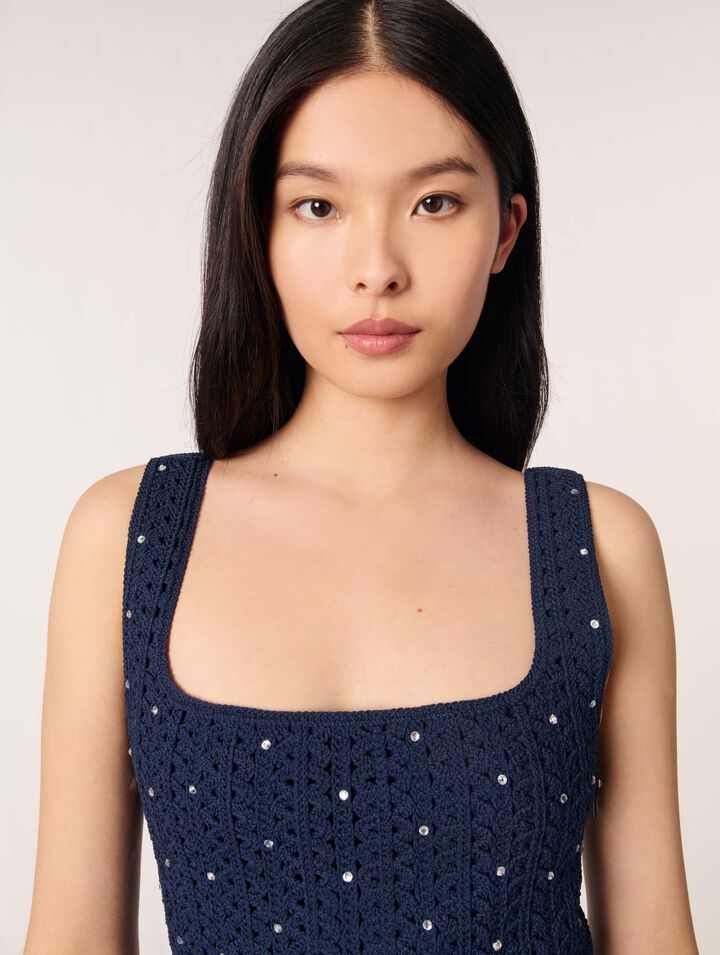 Vestido corto de ganchillo y strass