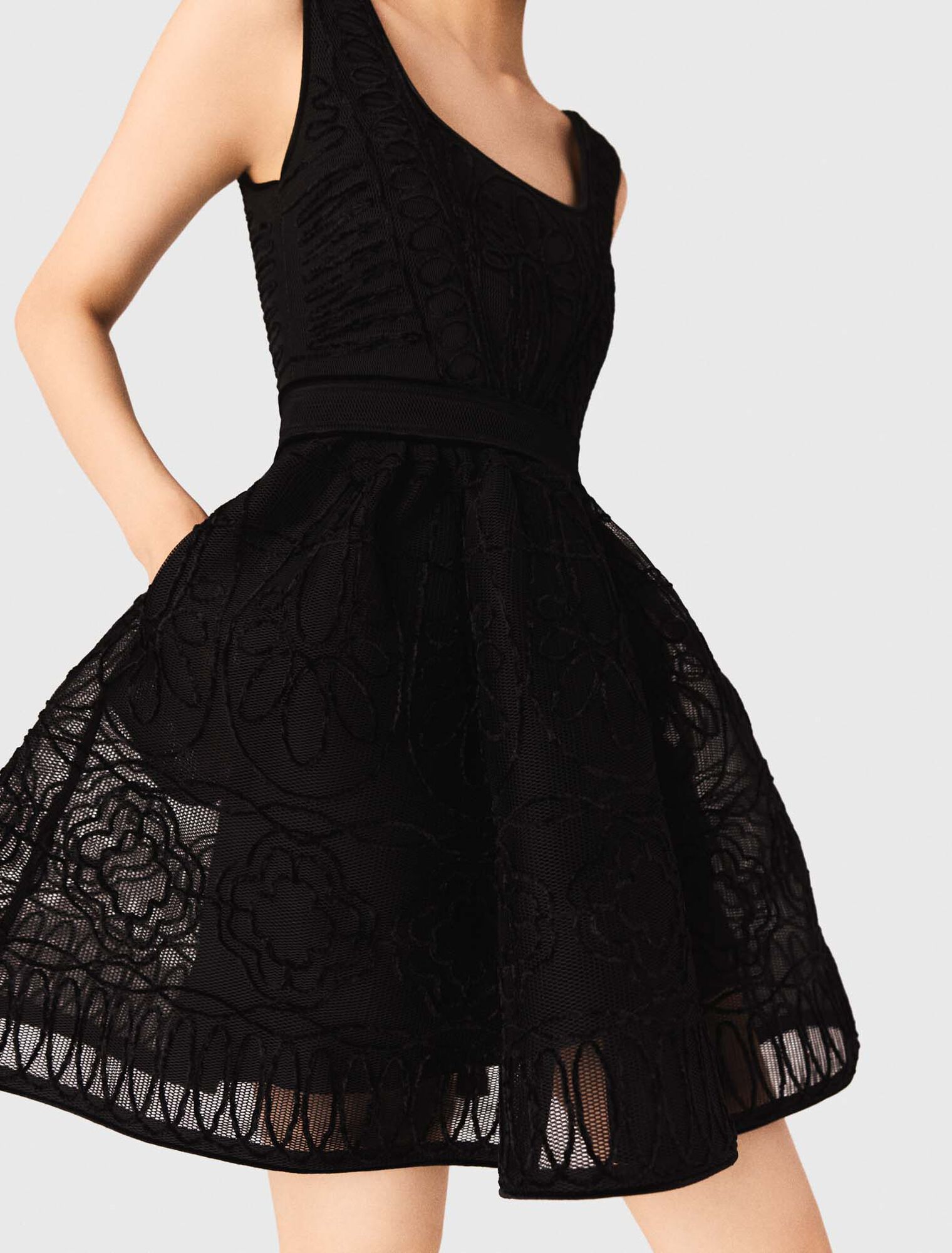 Vestido corto punto basket bordado