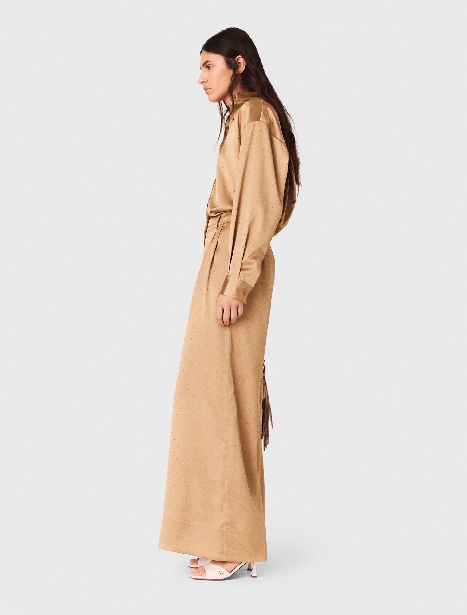 Camisa satinada con pedrer&iacute;a