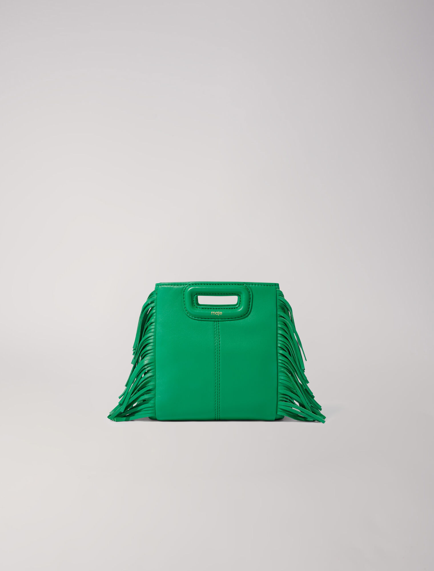Bolso de piel con cadena